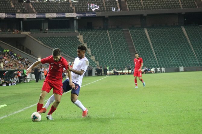 Ümit Milliler İngiltere’ye Kaybetti