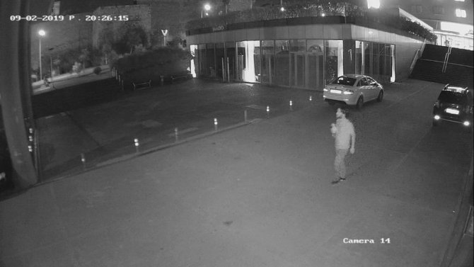 Kaybolan Horozunu Bulmak İçin Dedektif Gibi İz Sürüyor