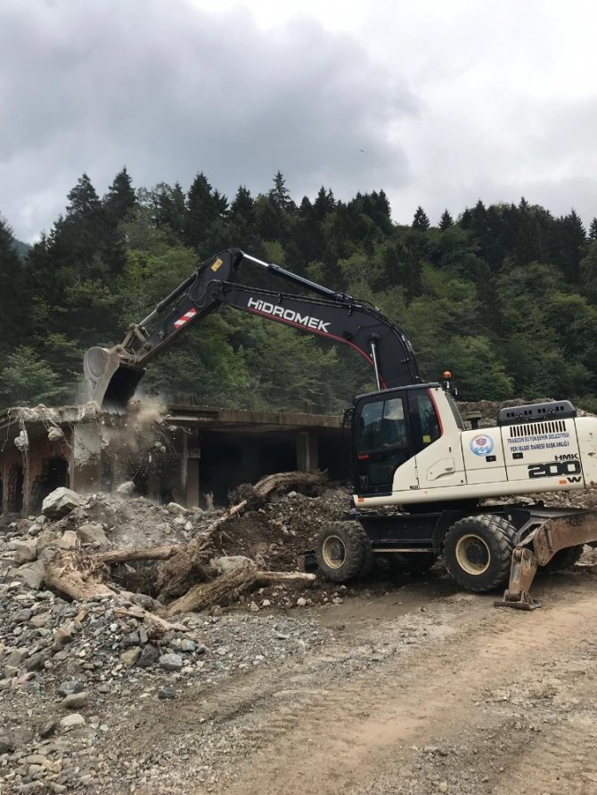 8 Kişinin Hayatını Kaybettiği, 2 Kişinin Kaybolduğu Bölgede Evlerin Yıkımına Başlandı