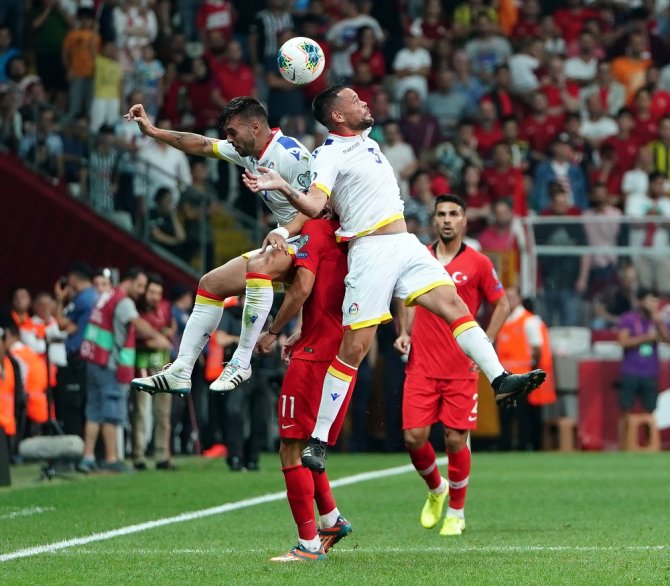 İlk Yarı Sessiz Bitti