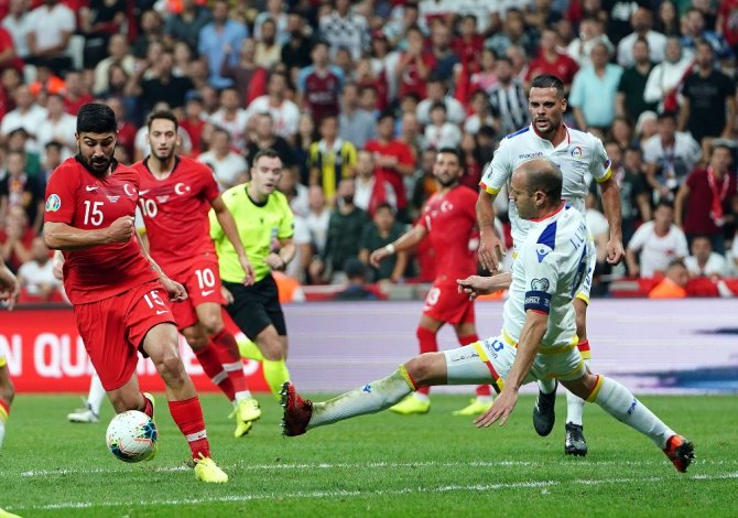 İlk Yarı Sessiz Bitti
