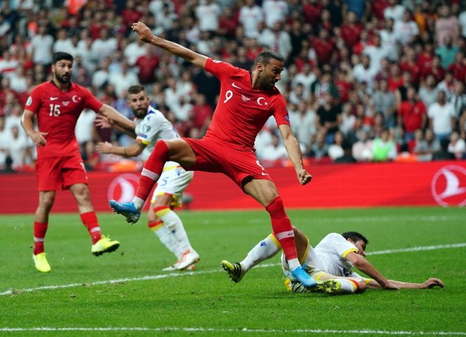 İlk Yarı Sessiz Bitti