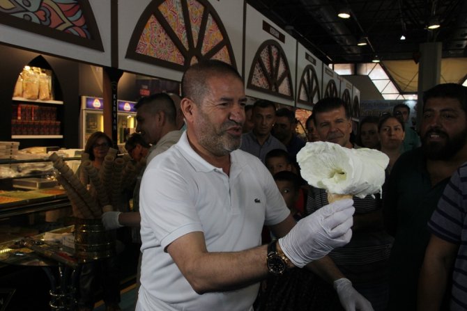 İzmir’de 20 Dakikada 250 Kilo Dondurma Tükendi