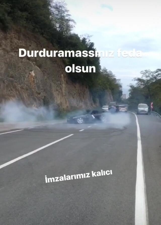 Lüks Otomobillerle Yolu Kapatıp İşte Böyle Drift Yaptılar