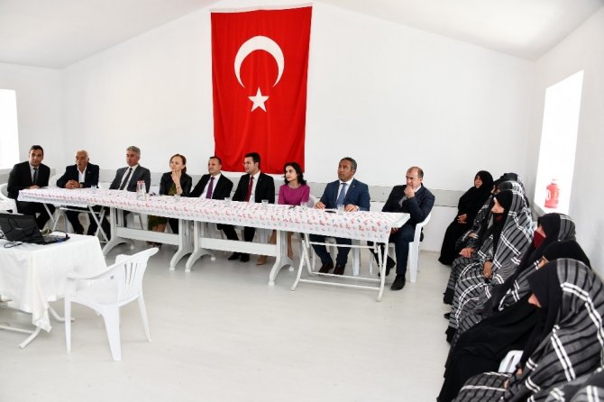 Kadın Yetişti, Herşey Yetişti