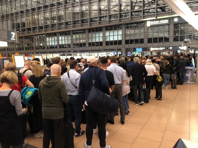 Hamburg Havalimanı’nda Alarm: Yolcular Tahliye Edildi
