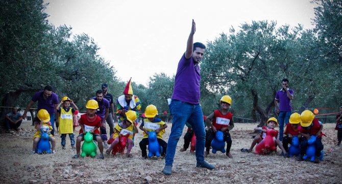 İdlib’te Savaş Çocuklarının Buruk Eğlencesi