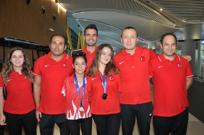Dünya İkincisi Sümeyye Boyacı Yurda Döndü