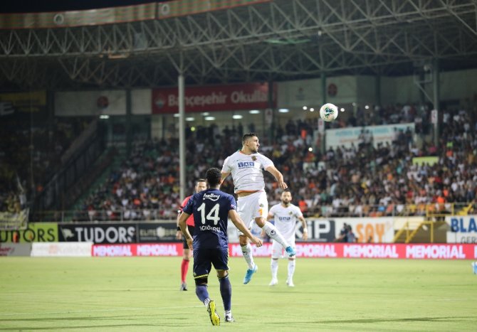 Süper Lig: Aytemiz Alanyaspor: 3 - Fenerbahçe: 1 (Maç Sonucu)