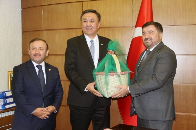Kırgızistan Büyükelçisi Kubanıçbek Ömüralıyev Giresun’da