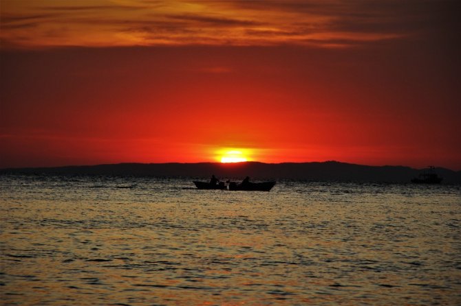 Balıkçıların Gün Batımı Manzarası Kartpostallık Kareler Oluşturdu