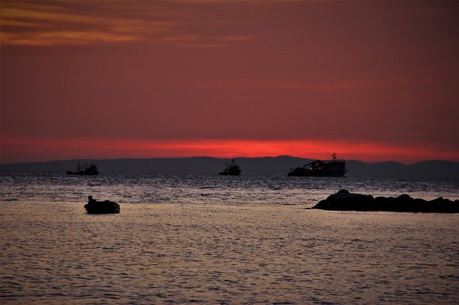Balıkçıların Gün Batımı Manzarası Kartpostallık Kareler Oluşturdu