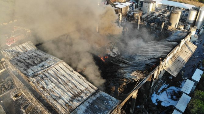Tuzla’da Yanan Fabrikanın Son Durumu Havadan Görüntülendi