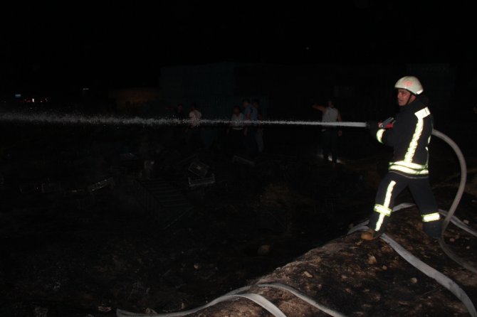 Alaşehir’de Plastik Kasa İmalathanesinde Yangın