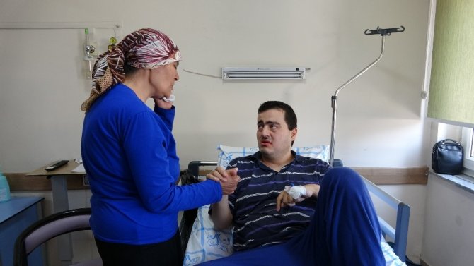 Tedavisi İçin Sağlık Bakanlığı’nın Devreye Girdiği Engelli Tayfun Ağrıyan Dişinden Kurtuldu