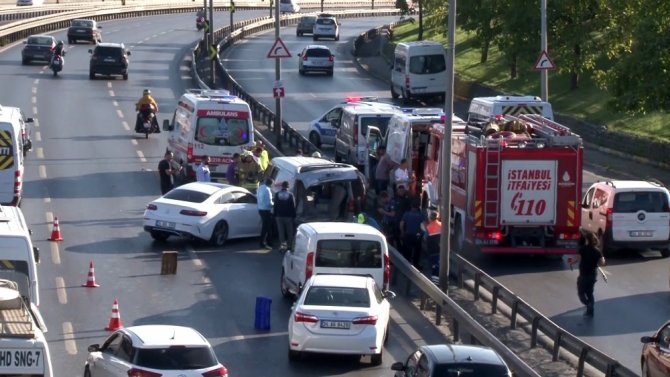 Sefaköy’de Trafik Kazası: 2 Yaralı