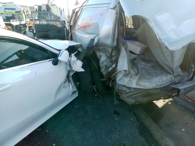 Sefaköy’de Trafik Kazası: 2 Yaralı