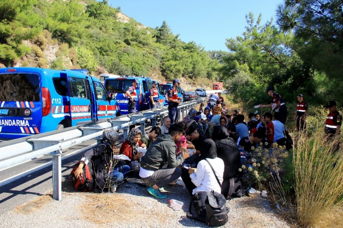 Mülteci Minibüsü Kaza Yaptı, Organizatörler 48 Bin Dolarla Kaçtı