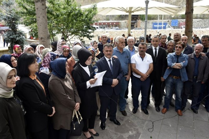 Gümüşhane’deki Stk’lardan Diyarbakır’da Hdp Önünde Evlat Nöbeti Tutan Annelere Destek