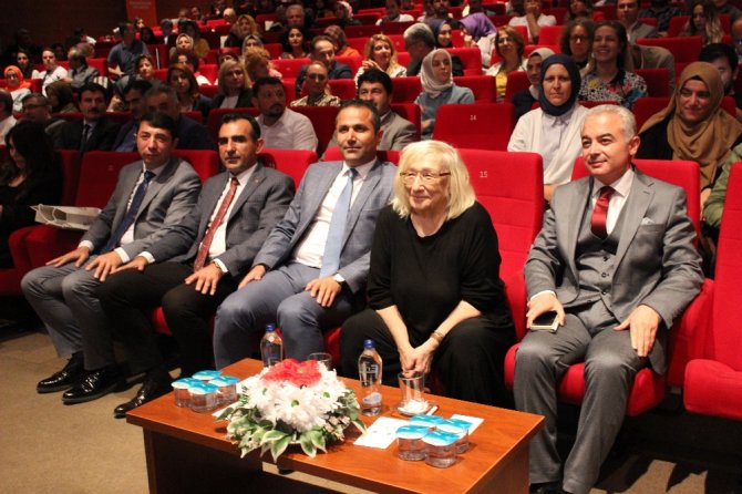 Ünlü Yazar Alev Alatlı Başakşehir’e Konuk Oldu