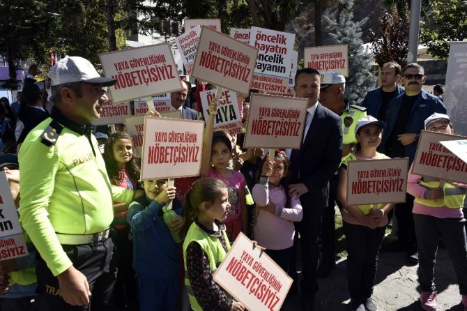 Gümüşhane’de Yayalara Yol Verenlere Teşekkür Belgesi Verildi