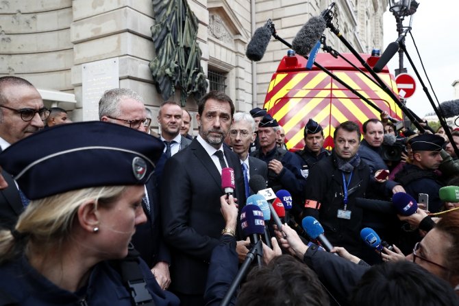 Fransa İçişleri Bakanı Castaner, Saldırı Yerini Ziyaret Etti