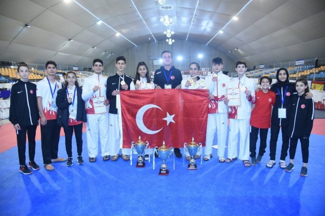 Milli Taekwondoculardan 3 Avrupa Şampiyonluğu