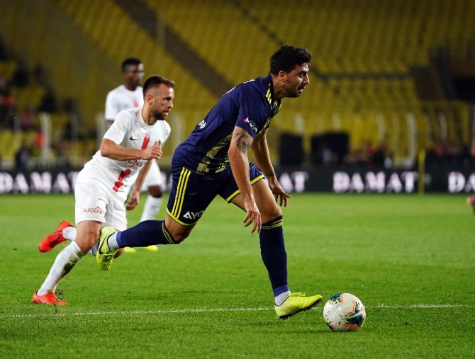 İlk Yarıyı Antalyaspor 1-0 Önde Bitirdi