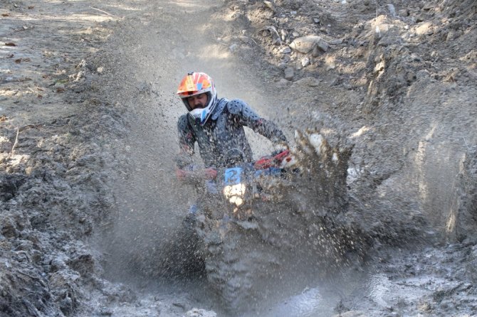 Motokros Yarışması Nefes Kesti