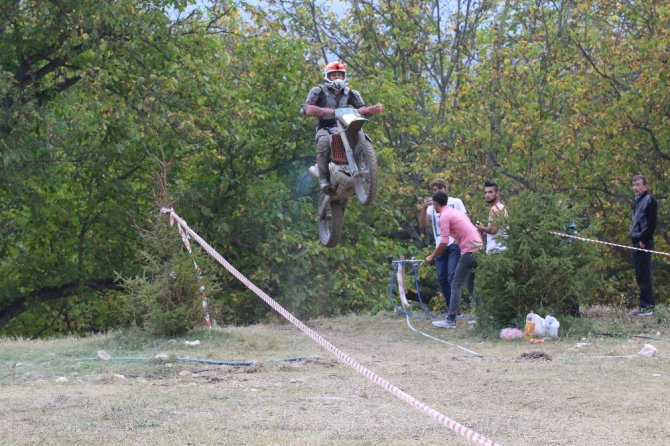 Motokros Yarışması Nefes Kesti