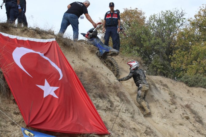 Motokros Yarışması Nefes Kesti
