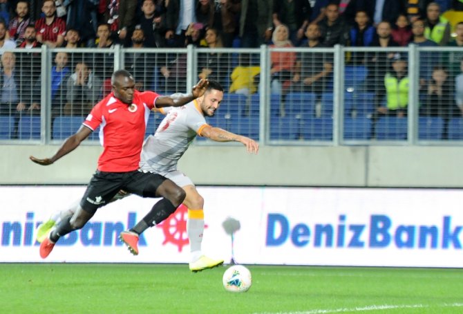 İlk Yarı Sessiz Bitti