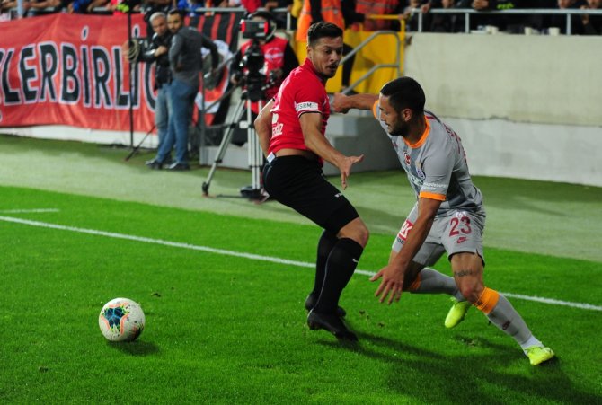 Galatasaray, "Gençler"e Takıldı