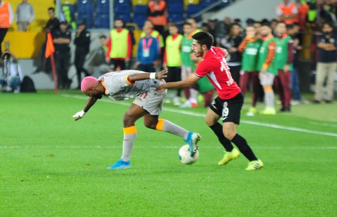 Galatasaray, "Gençler"e Takıldı