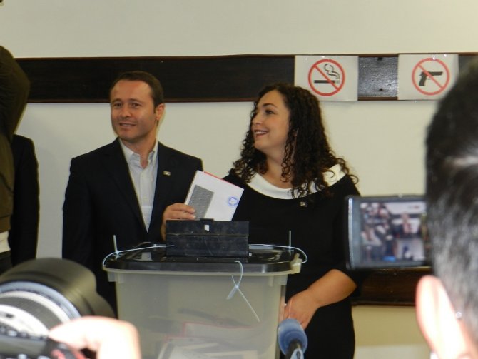 Kosova’da Liderler Oyunu Kullandı