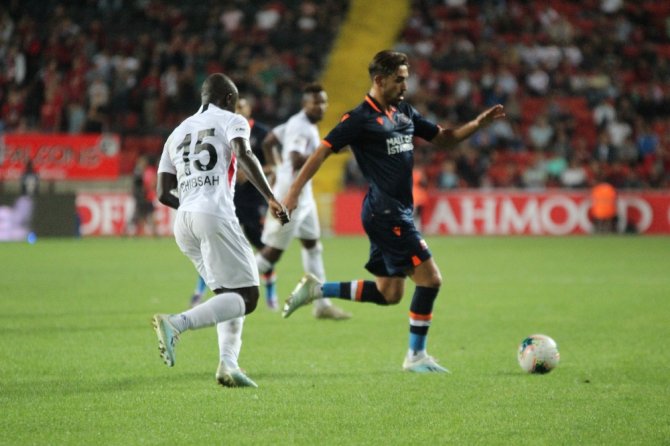 Süper Lig: Gaziantep Fk: 1 - Medipol Başakşehir: 2 (Maç Sonucu)