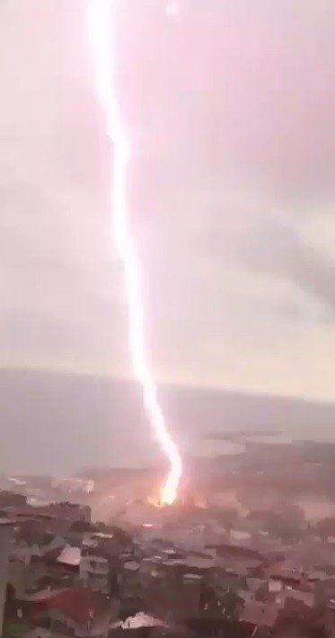 Trabzon’da Yıldırım Böyle Düştü