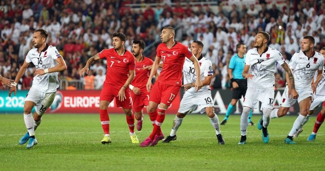 Milliler 90’da Güldü
