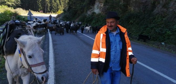 Trabzon’da Yaylacılar Köylerine Dönmeye Başladı