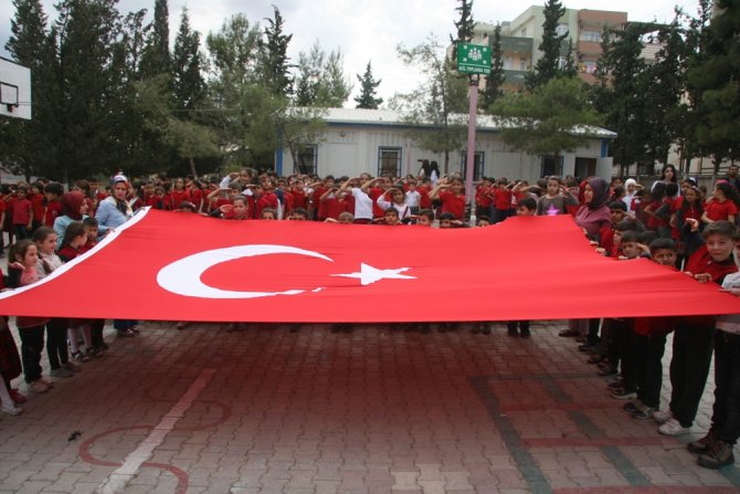 Öğrencilerden Mehmetçiklere Asker Selamı