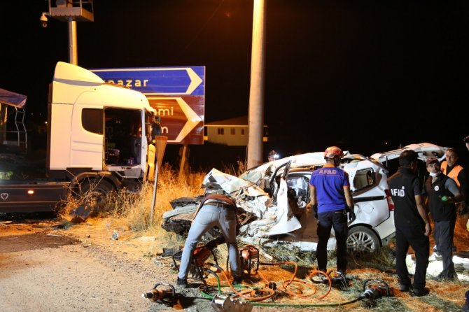 Tunceli’de Tır İle Hafif Ticari Araç Çarpıştı: 4 Ölü