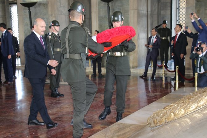 İçişleri Bakanı Soylu, Muhtarlarla Birlikte Anıtkabir’i Ziyaret Etti
