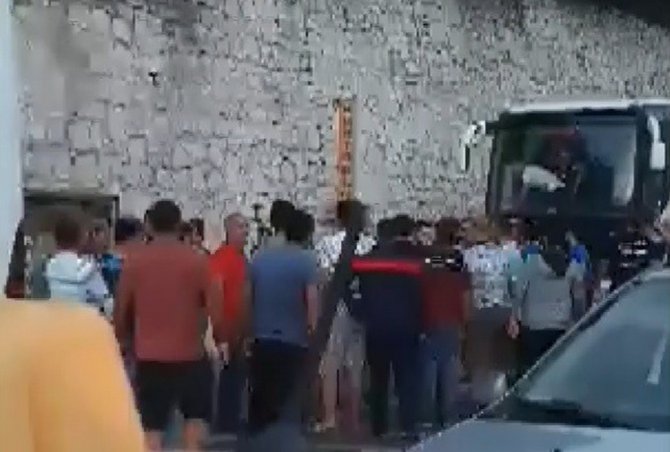 Hatayspor Ve Adana Demirspor Taraftarı Arasında Kavga Çıktı
