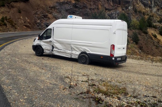 Zigana Dağında Trafik Kazası: 3 Yaralı