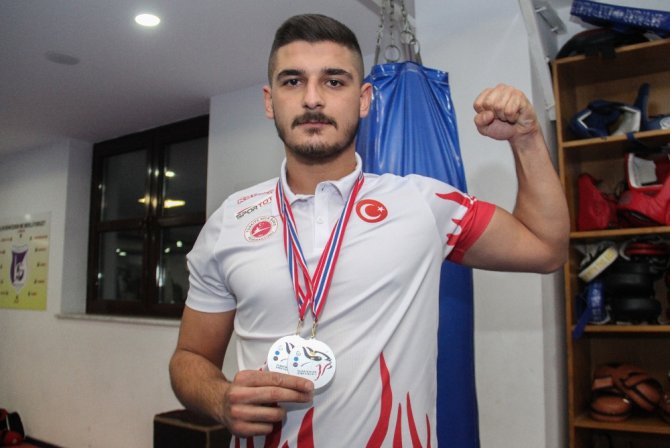 Eray Satıoğlu: “Hedefim Dünya Şampiyonu Olmak”