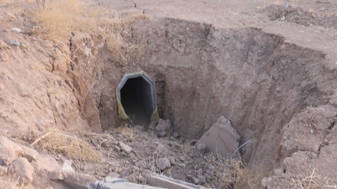 Smo Askerleri Pkk/ypg’ye Ait Tünelleri İmha Ediyor
