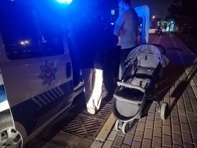 Bebekli Aileye Çarpıp Kaçtı: Baba Ve 7 Aylık Bebek Ağır Yaralandı