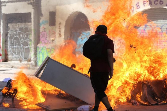 Protestolar Şili Devlet Başkanına Geri Adım Attırdı