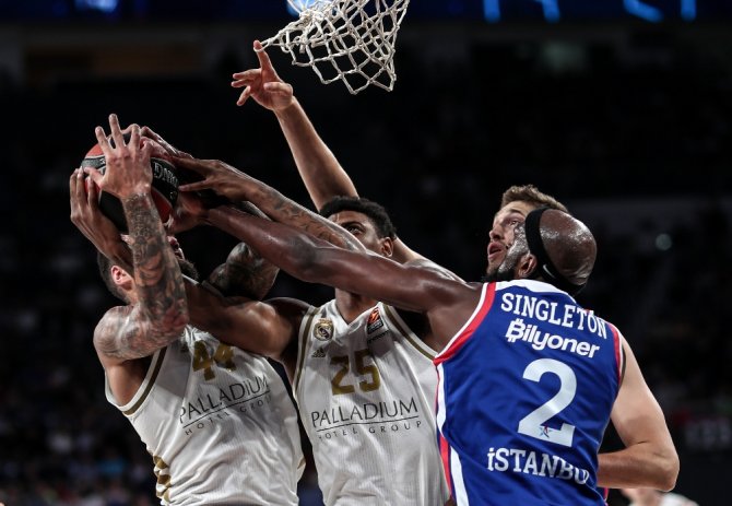 Thy Euroleague: Anadolu Efes: 76 - Real Madrid: 60