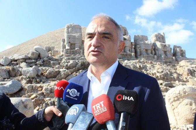 Bakan Ersoy’un Nemrut Programında Belediye Başkanı Fenalaştı